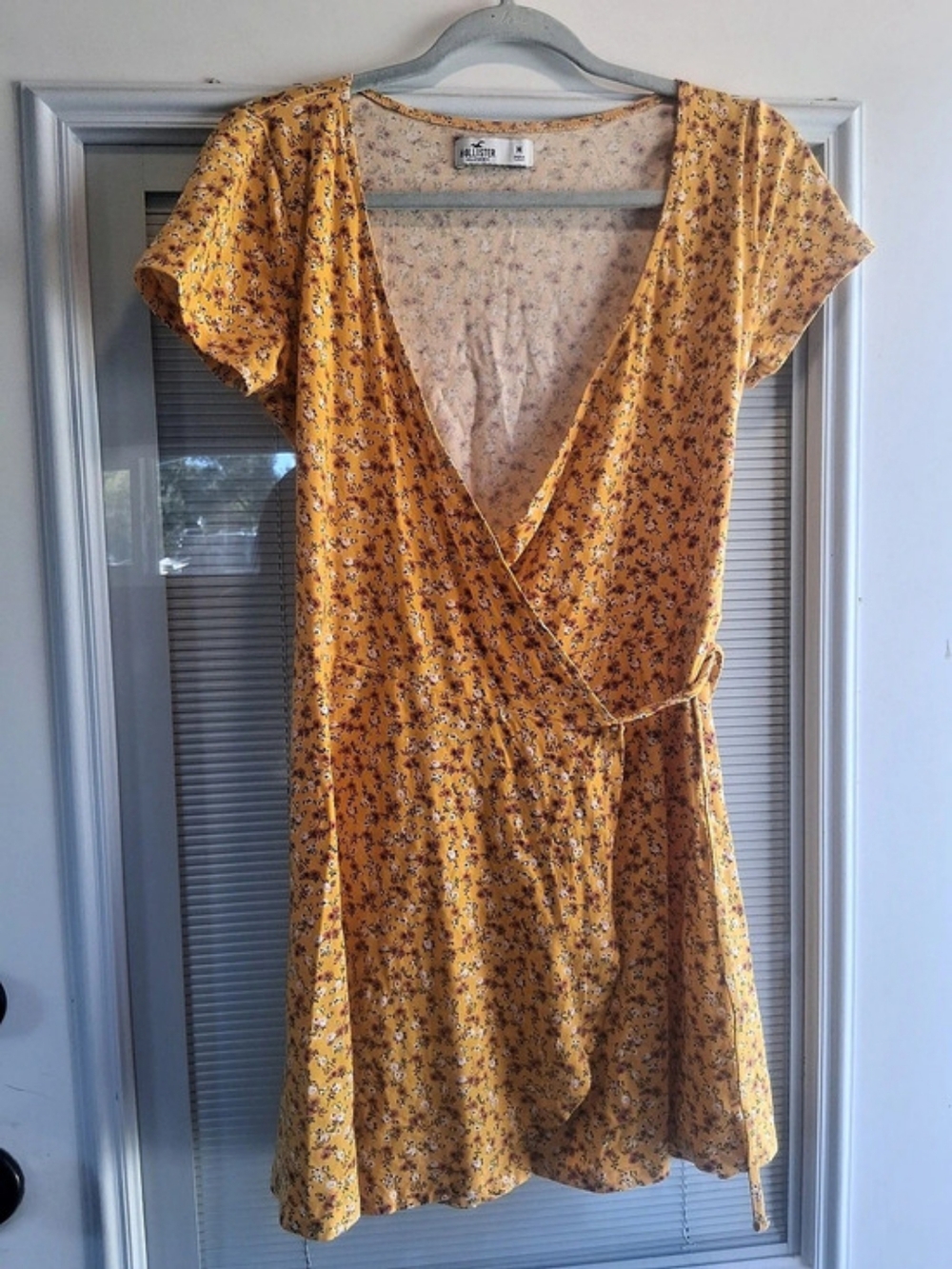 Hollister Short-Sleeve Wrap Mini Dress Floral Yellow & Purple Medium